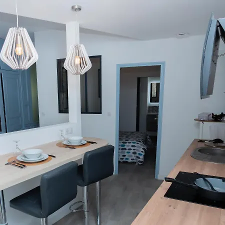 Le Vieux Laval Apartment