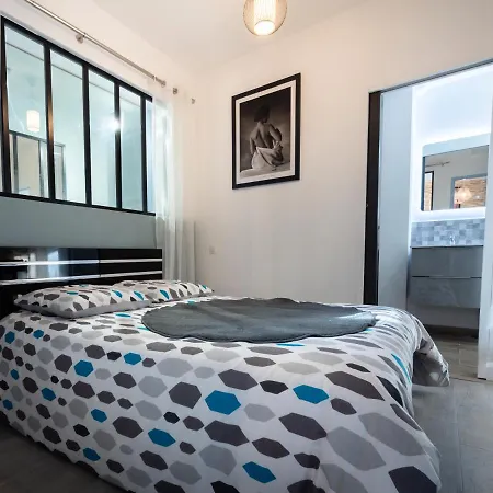 Le Vieux Laval Apartment *