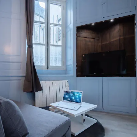 Le Vieux Laval Apartment