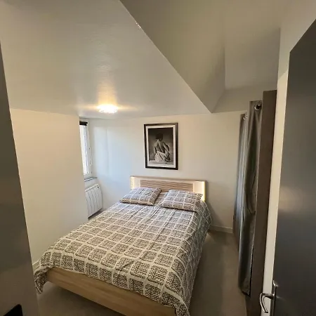 Le Vieux Laval Apartment *