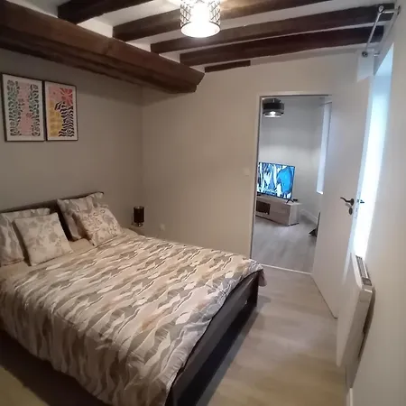 Le Vieux Laval Apartment